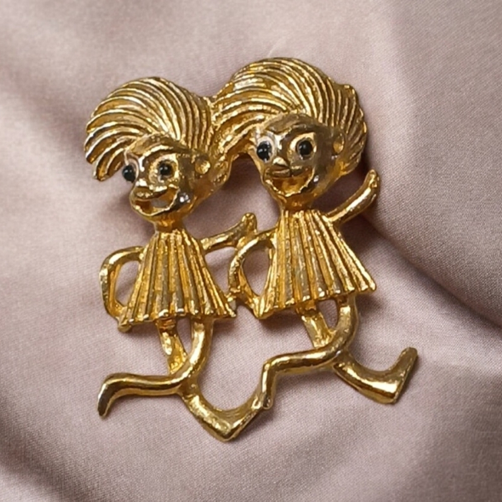 🧳Twins Vintage Gold Tone Brooch